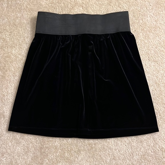 Laundry By Shelli Segal Dresses & Skirts - Laundry by Shelli Segal Black Velvet Skirt